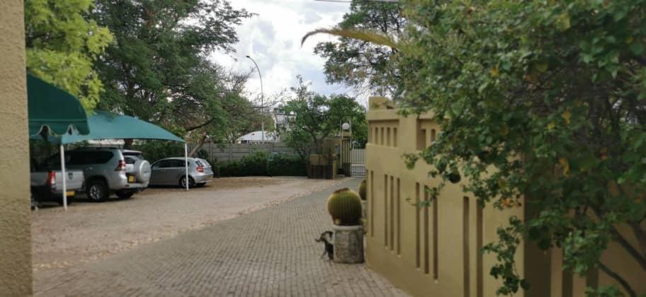 Exquisite Private Luxury Suite With King Bed At Bokmakierie Villas Windhoek Exterior photo