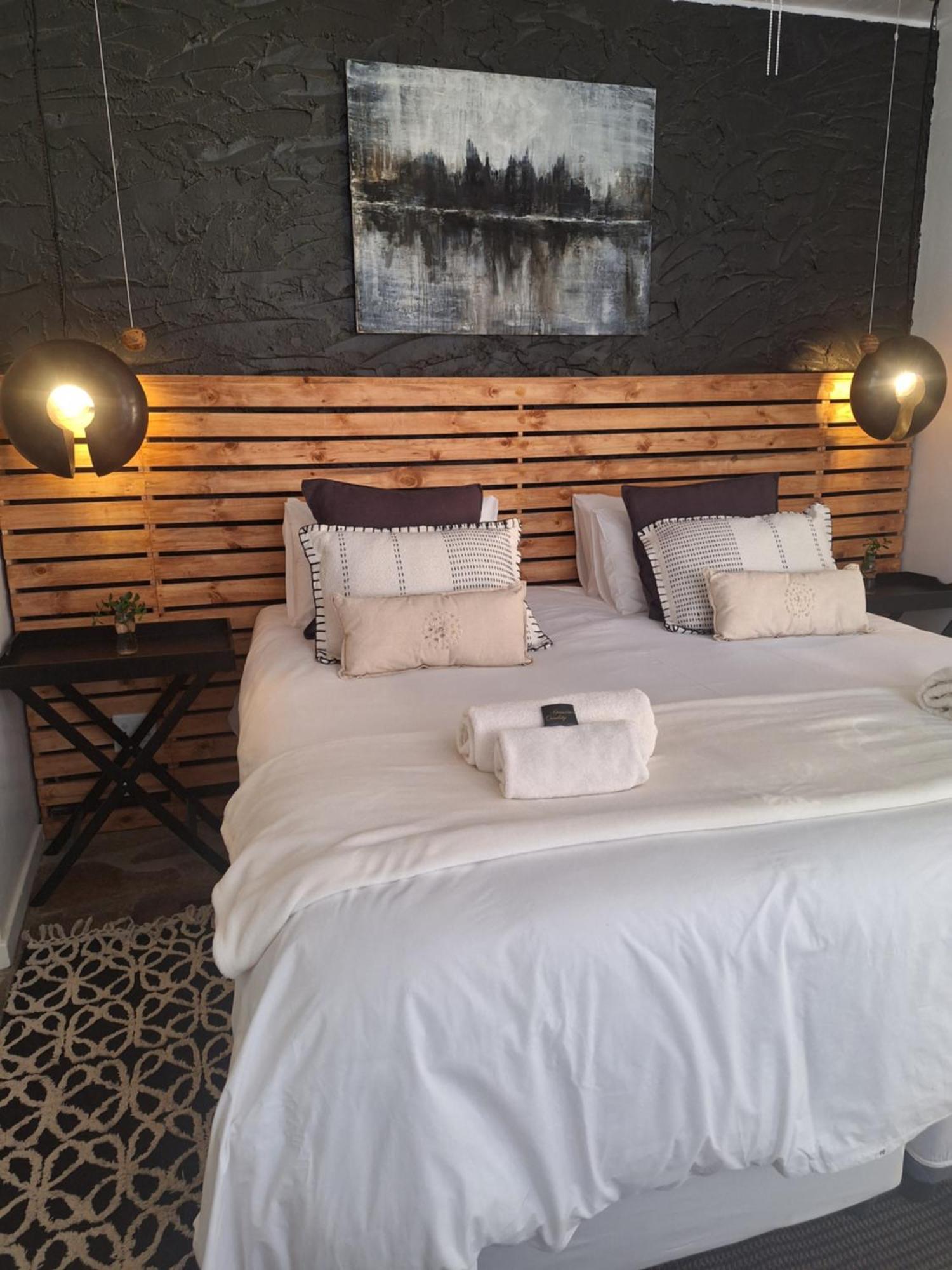 Exquisite Private Luxury Suite With King Bed At Bokmakierie Villas Windhoek Exterior photo